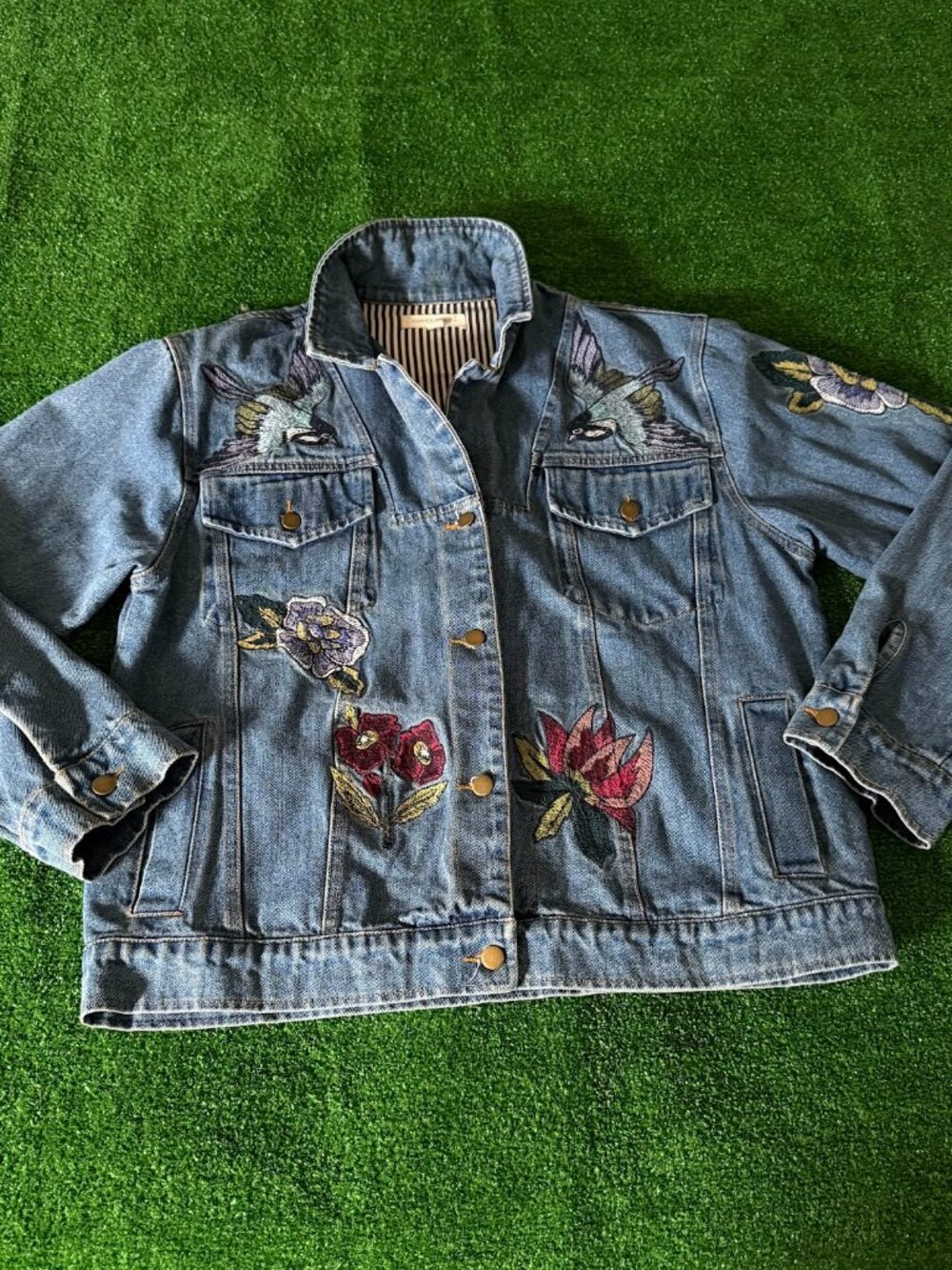 Honey Punch Trucker Denim Blue Jeans Timeless Embroidered Jacket Size L